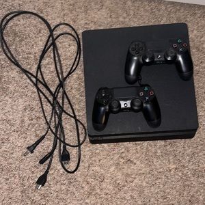 PS4 Slim | 1TB | 2 Controllers